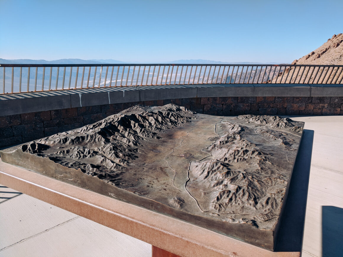 The Dante's View overlook and a topographical map