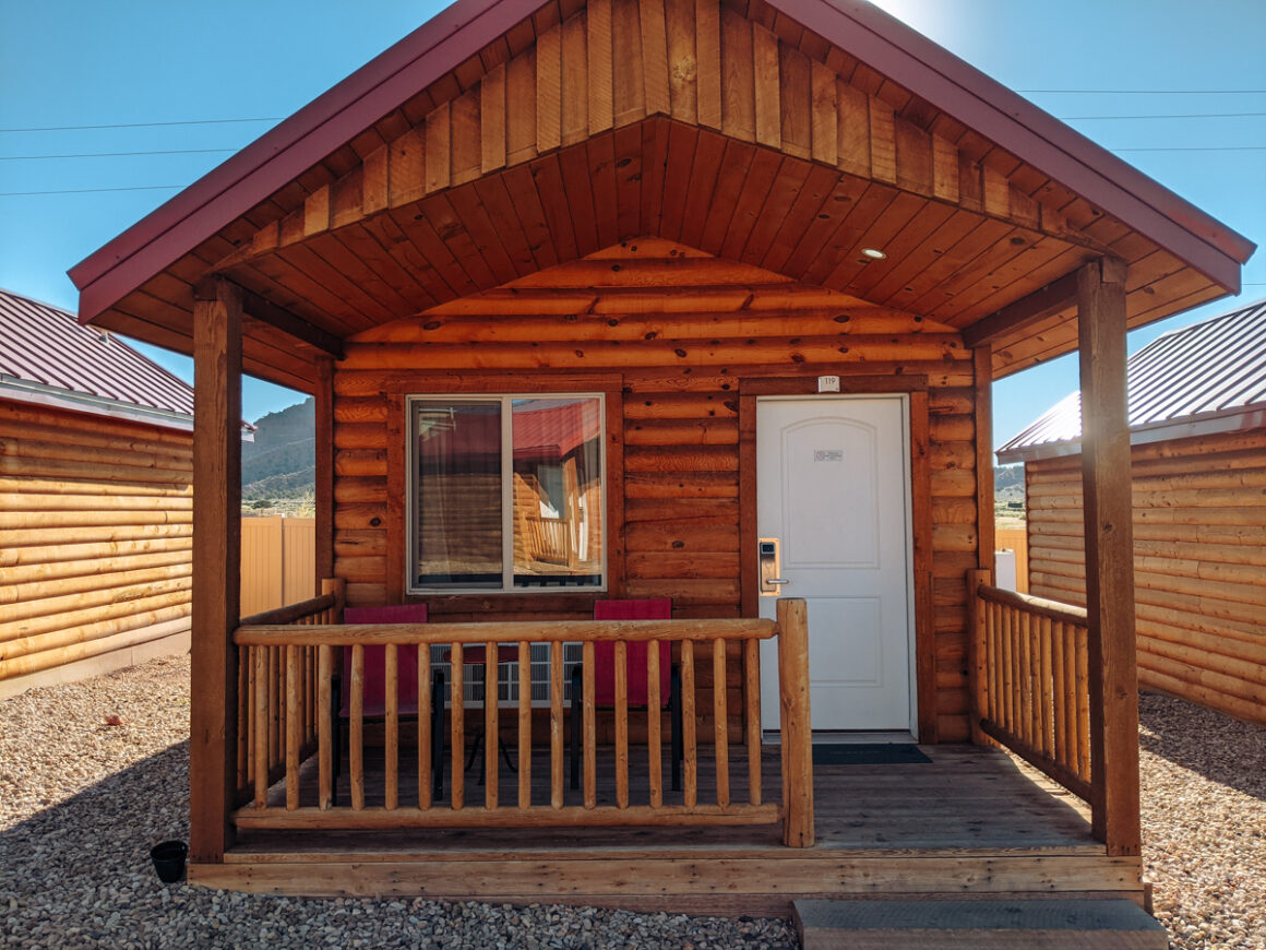 A log cabin at Red Canyon Cabins in Kanab, Utah