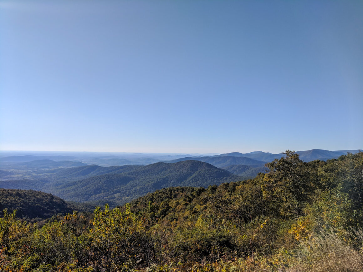 An overlook with the Appalachian mountains on Shenandoah National Park